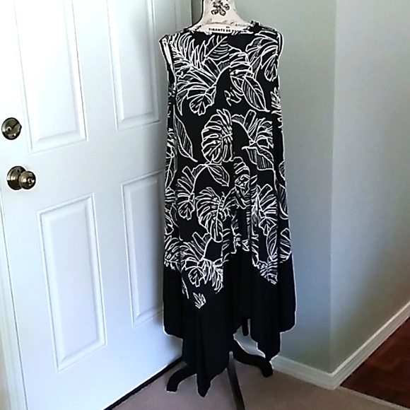 Shoreline Handkerchief Hem Dress - Size S/M - Picture 3 of 7